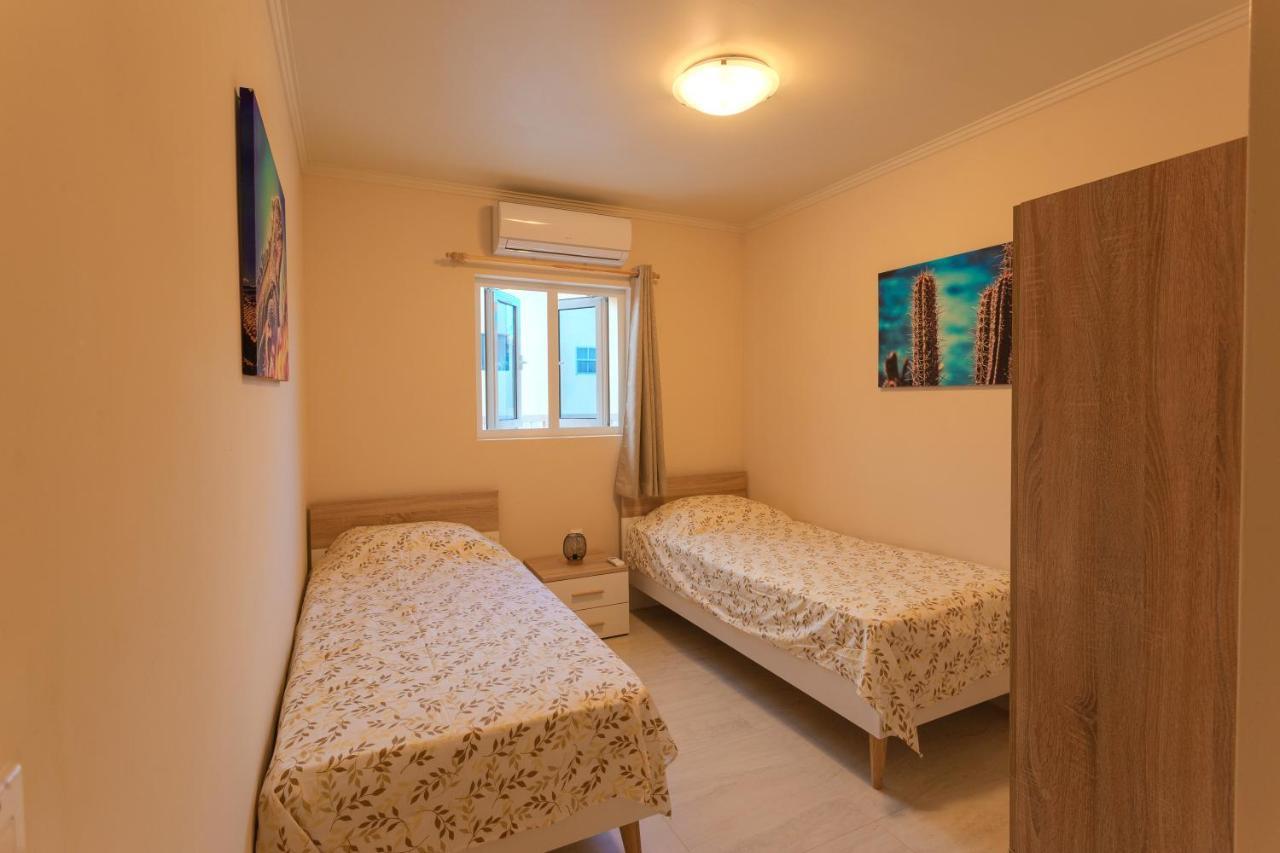 Lovely Caribbean Family Villa With Private Pool Willemstad Exteriör bild